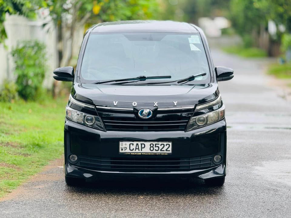Toyota Voxy  G Grade 2014/2016